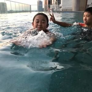 Meet your Posher, Hien